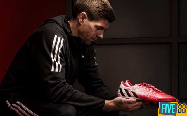 Giày Adidas Predators của Steven Gerrard