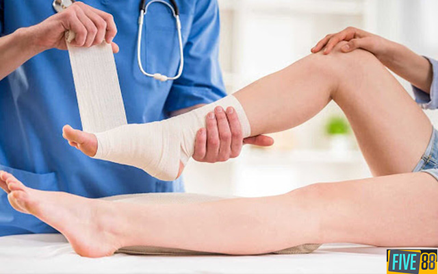 Một số lưu ý khi thực hiện cách quấn băng cổ chân Khi thực hiện cách quấn băng cổ chân bạn cần chú ý một số vấn đề sau: